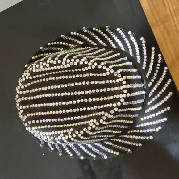 Ladies hat - Picture 2 of 2